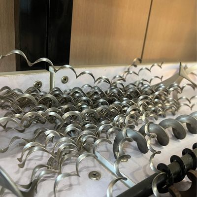 İyi bir fiyat. Kolay Çalışma vida taşıyıcı Ağır görevli manganez çelik spiral taşıyıcı bıçak paslanmaz çelik inşaat / madencilik aktarım ekipmanları yedek parçaları çevrimiçi